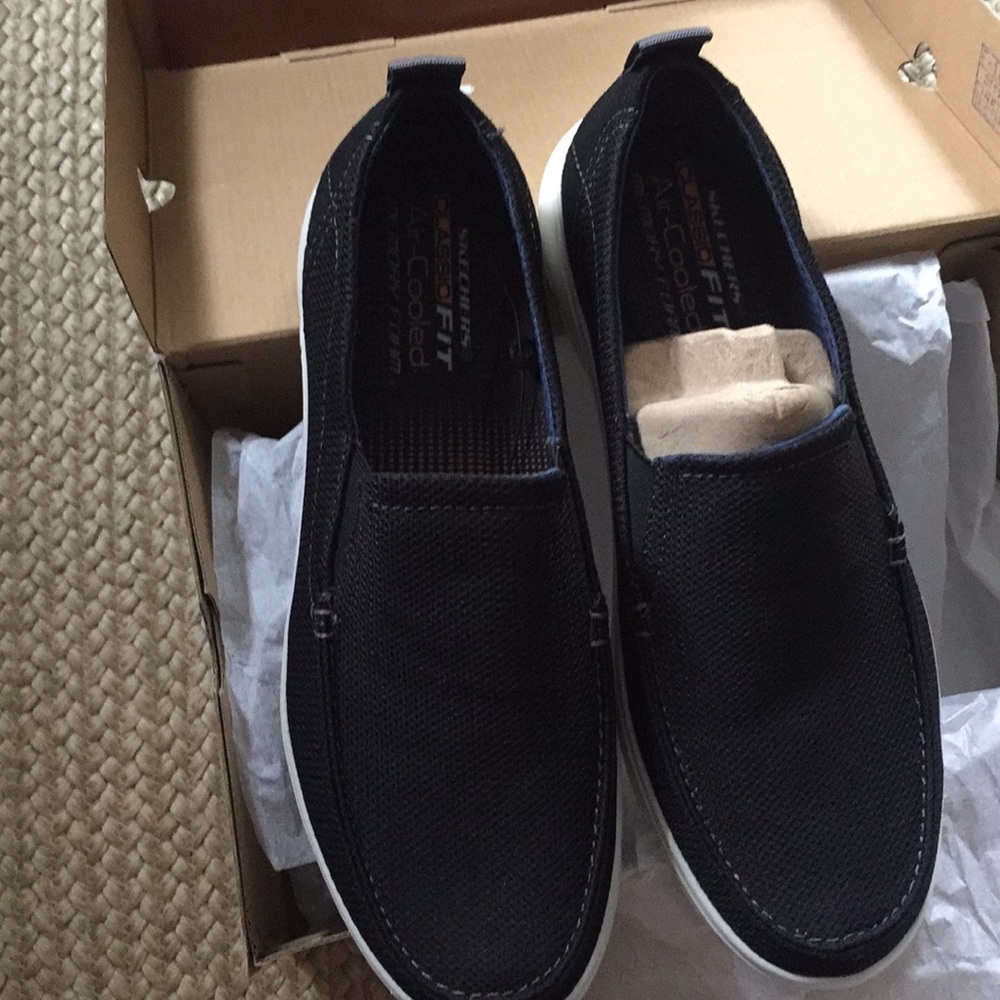 Men’s Sketchers classic fit air-cooled memory foam